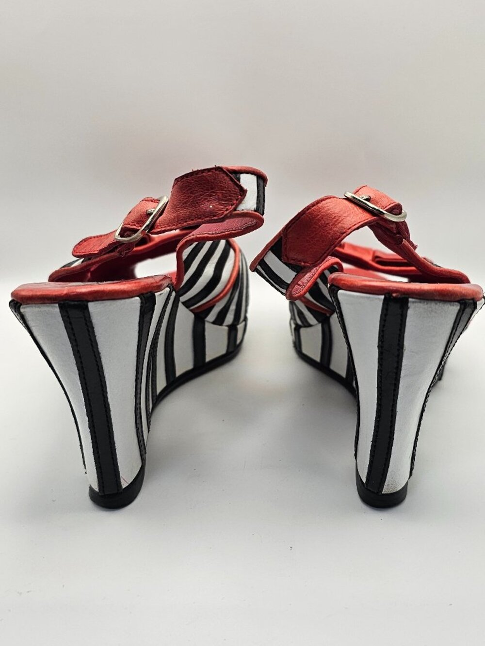 Dezario Red Bow Slingback Striped Wedge Sandals – Made in Brazil – Size 8 - Picture 4 of 6